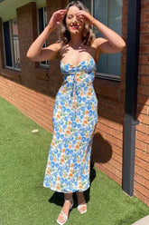 Sommerliches, gerüschtes, vorne gebundenes, ärmelloses Midi-Sommerkleid mit Blumenmuster - Blau